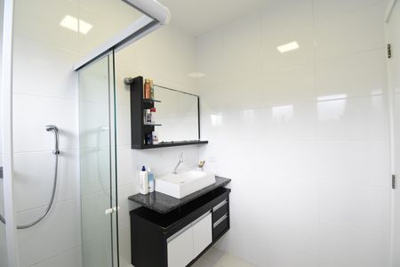 Casa de condomínio à venda com 130m², 3 quartos e 2 vagasBanheiro da Suíte