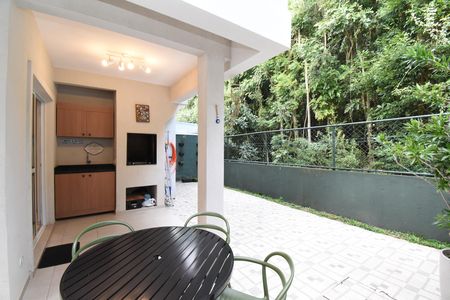 Casa de condomínio à venda com 130m², 3 quartos e 2 vagasÁrea externa