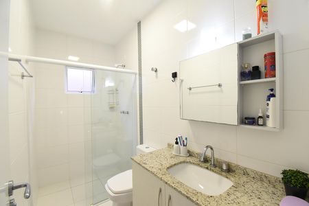 Casa de condomínio à venda com 130m², 3 quartos e 2 vagasBanheiro