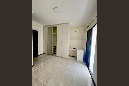 Casa à venda com 235m², 4 quartos e 4 vagas Casa à venda com 235m², 4 quartos e 4 vagasQuarto
