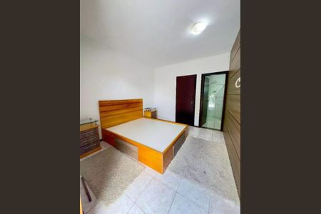 Casa à venda com 235m², 4 quartos e 4 vagas Casa à venda com 235m², 4 quartos e 4 vagasQuarto