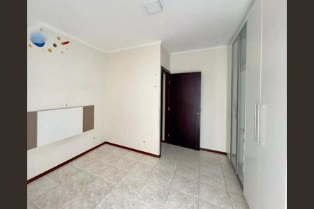 Casa à venda com 235m², 4 quartos e 4 vagas Casa à venda com 235m², 4 quartos e 4 vagasQuarto