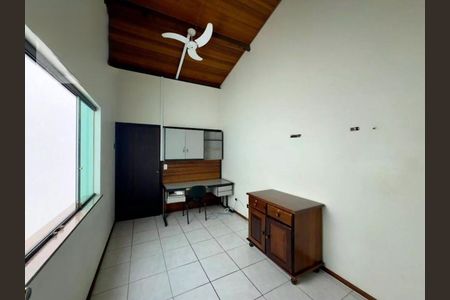 Casa à venda com 235m², 4 quartos e 4 vagas Casa à venda com 235m², 4 quartos e 4 vagasQuarto