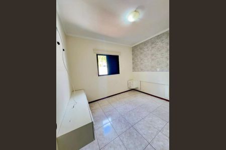 Casa à venda com 235m², 4 quartos e 4 vagas Casa à venda com 235m², 4 quartos e 4 vagasQuarto