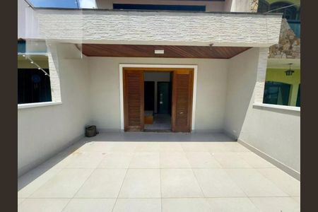 Casa à venda com 235m², 4 quartos e 4 vagas Casa à venda com 235m², 4 quartos e 4 vagasÁrea Externa