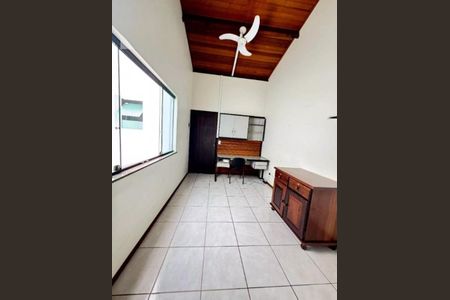 Casa à venda com 235m², 4 quartos e 4 vagas Casa à venda com 235m², 4 quartos e 4 vagasQuarto