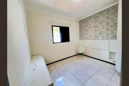 Casa à venda com 235m², 4 quartos e 4 vagas Casa à venda com 235m², 4 quartos e 4 vagasQuarto