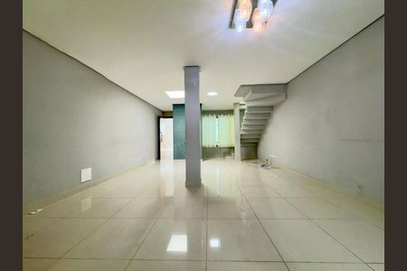 Sala de casa para alugar com 4 quartos, 235m² em Nova Petrópolis, São Bernardo do Campo