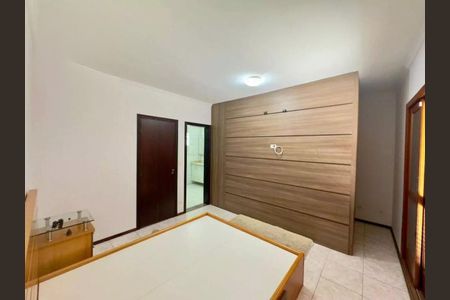 Casa à venda com 235m², 4 quartos e 4 vagas Casa à venda com 235m², 4 quartos e 4 vagasQuarto 2