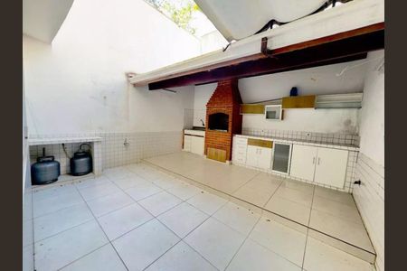 Casa à venda com 235m², 4 quartos e 4 vagas Casa à venda com 235m², 4 quartos e 4 vagasChurrasqueira