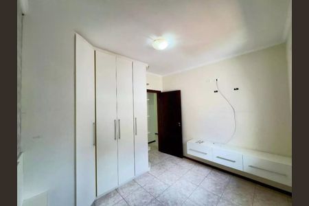 Casa à venda com 235m², 4 quartos e 4 vagas Casa à venda com 235m², 4 quartos e 4 vagasQuarto