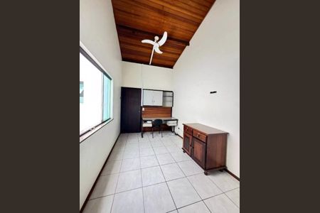 Casa à venda com 235m², 4 quartos e 4 vagas Casa à venda com 235m², 4 quartos e 4 vagasQuarto