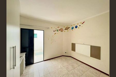 Casa à venda com 235m², 4 quartos e 4 vagas Casa à venda com 235m², 4 quartos e 4 vagasQuarto
