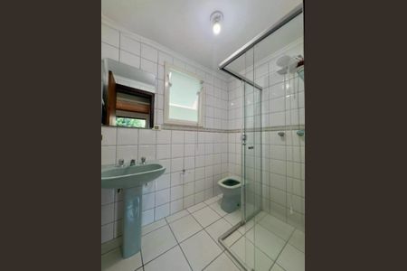 Casa à venda com 235m², 4 quartos e 4 vagas Casa à venda com 235m², 4 quartos e 4 vagasBanheiro