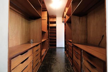 Casa para alugar com 260m², 4 quartos e 3 vagasSuíte