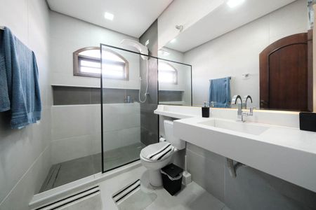 Casa para alugar com 260m², 4 quartos e 3 vagasBanheiro 1