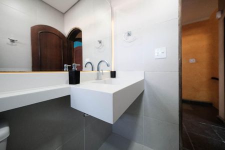 Casa para alugar com 260m², 4 quartos e 3 vagasBanheiro 1