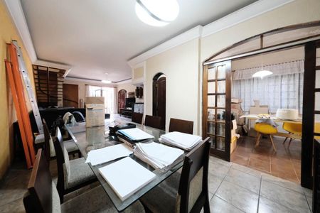 Casa para alugar com 260m², 4 quartos e 3 vagasSala