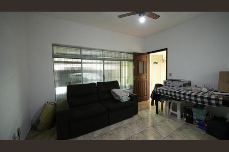 Casa para alugar com 106m², 2 quartos e 2 vagasSala