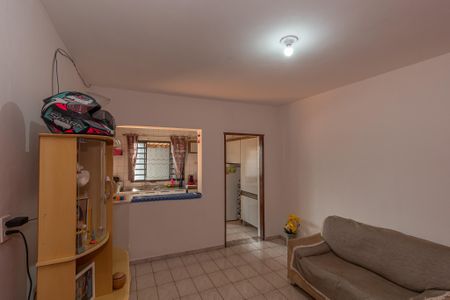 Casa à venda com 420m², 2 quartos e 8 vagasSala