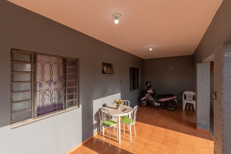 Casa à venda com 420m², 2 quartos e 8 vagasVaranda 