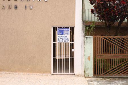 Apartamento à venda com 48m², 2 quartos e sem vagaPlaca grande instalada no portão do condomínio dia 06.07.2026 - Código da placa: GBEG-286