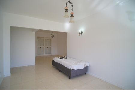 Casa para alugar com 120m², 2 quartos e 2 vagasSala