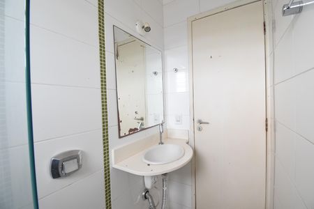Casa para alugar com 70m², 2 quartos e 8 vagasBanheiro