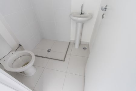 Banheiro de apartamento para alugar com 2 quartos, 34m² em Parque Industrial Tomas Edson, São Paulo