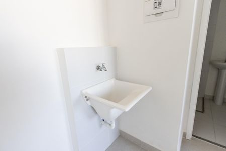 Cozinha e área de serviço de apartamento para alugar com 2 quartos, 34m² em Parque Industrial Tomas Edson, São Paulo