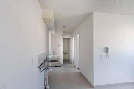 Corredor de apartamento para alugar com 2 quartos, 34m² em Parque Industrial Tomas Edson, São Paulo