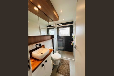 Apartamento à venda com 55m², 2 quartos e 1 vaga Apartamento à venda com 55m², 2 quartos e 1 vagaBanheiro social
