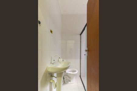 Casa de condomínio para alugar com 55m², 2 quartos e 1 vaga Casa de condomínio para alugar com 55m², 2 quartos e 1 vagaBanheiro Social