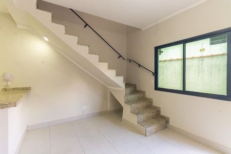 Sala de casa de condomínio para alugar com 2 quartos, 55m² em Penha de França, São Paulo