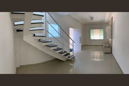 Casa para alugar com 3 quartos, 125m² em Canto do Forte, Praia Grande