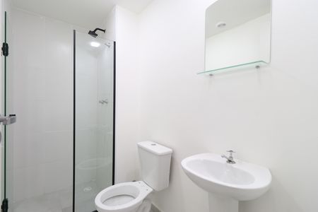 Banheiro de apartamento para alugar com 2 quartos, 38m² em Lapa de Baixo, São Paulo