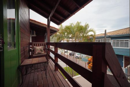 Varanda de kitnet/studio para alugar com 1 quarto, 36m² em Lagoa Pequena, Florianópolis