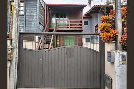 Fachada de kitnet/studio para alugar com 1 quarto, 36m² em Lagoa Pequena, Florianópolis