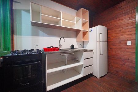 Cozinha de kitnet/studio para alugar com 1 quarto, 36m² em Lagoa Pequena, Florianópolis