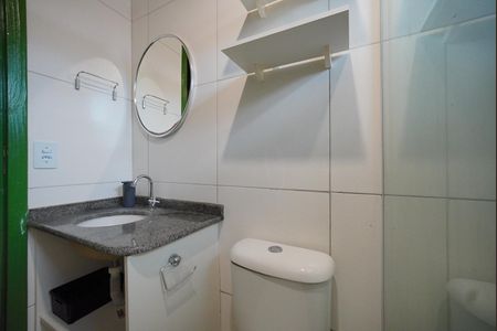 Banheiro de kitnet/studio para alugar com 1 quarto, 36m² em Lagoa Pequena, Florianópolis