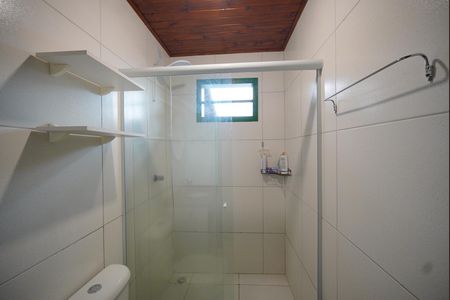 Banheiro de kitnet/studio para alugar com 1 quarto, 36m² em Lagoa Pequena, Florianópolis