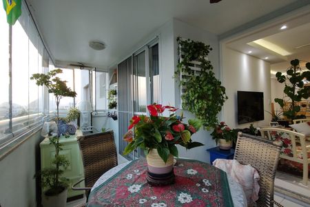 Apartamento à venda com 114m², 4 quartos e 2 vagas Apartamento à venda com 114m², 4 quartos e 2 vagasVaranda da Sala