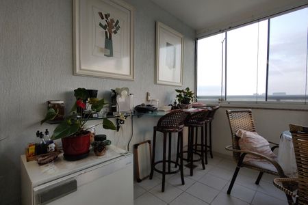 Apartamento à venda com 114m², 4 quartos e 2 vagas Apartamento à venda com 114m², 4 quartos e 2 vagasSala