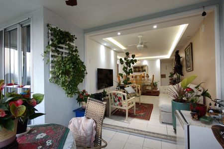 Apartamento à venda com 114m², 4 quartos e 2 vagas Apartamento à venda com 114m², 4 quartos e 2 vagasVaranda da Sala