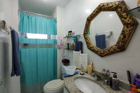 Apartamento à venda com 114m², 4 quartos e 2 vagas Apartamento à venda com 114m², 4 quartos e 2 vagasBanheiro da Suíte 1