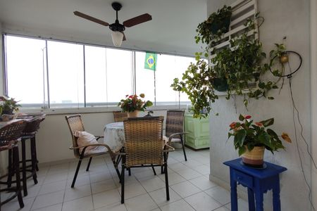 Apartamento à venda com 114m², 4 quartos e 2 vagas Apartamento à venda com 114m², 4 quartos e 2 vagasSala