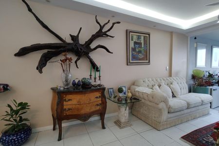 Apartamento à venda com 114m², 4 quartos e 2 vagas Apartamento à venda com 114m², 4 quartos e 2 vagasSala
