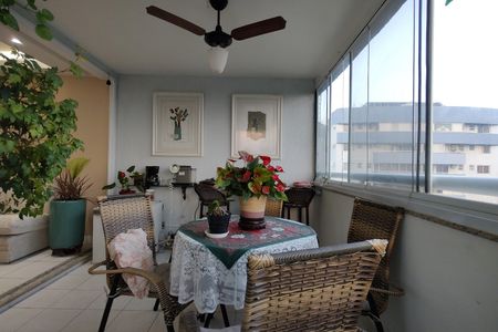 Apartamento à venda com 114m², 4 quartos e 2 vagas Apartamento à venda com 114m², 4 quartos e 2 vagasVaranda da Sala