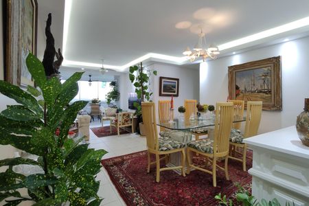 Apartamento à venda com 114m², 4 quartos e 2 vagas Apartamento à venda com 114m², 4 quartos e 2 vagasSala