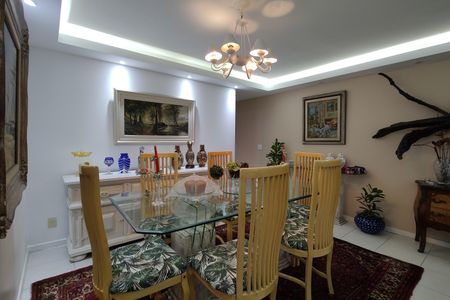 Apartamento à venda com 114m², 4 quartos e 2 vagas Apartamento à venda com 114m², 4 quartos e 2 vagasSala